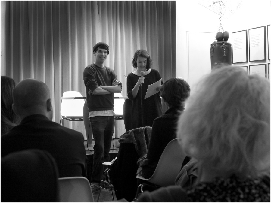Bei „Was kann eine junge Lyrik-Bühne?“ im Lyrik Kabinett München im Februar 2015 (Foto: Mario Steigerwald)

